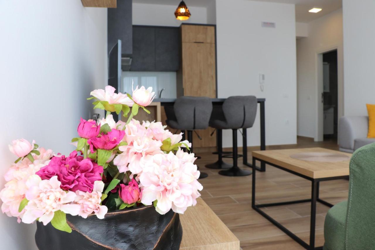 Eagles Apartments & Suites Улцинь Екстер'єр фото