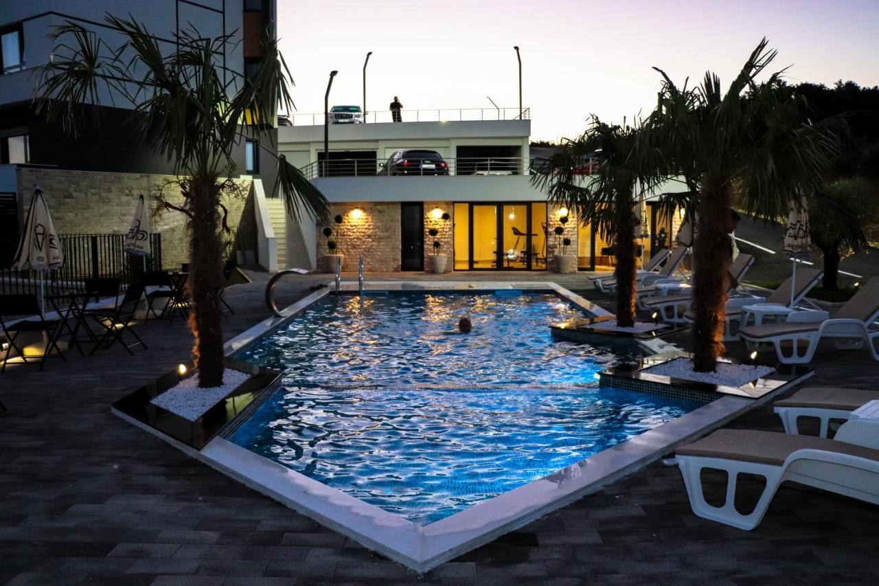 Eagles Apartments & Suites Улцинь Екстер'єр фото