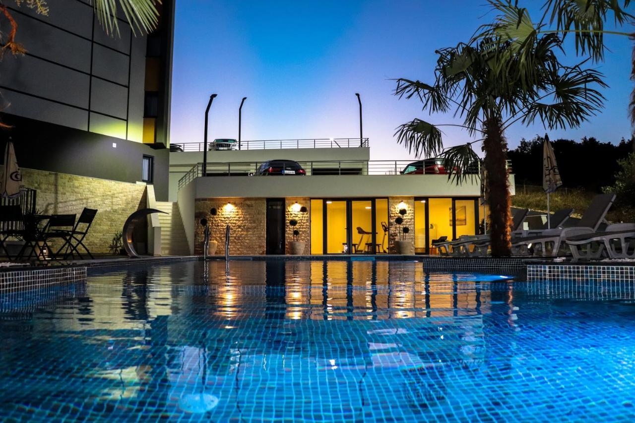 Eagles Apartments & Suites Улцинь Екстер'єр фото